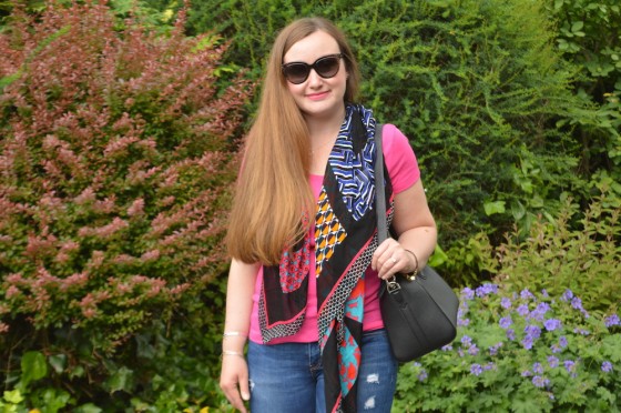 Bright Pink T-Shirt and Jeans Outfit – JacquardFlower