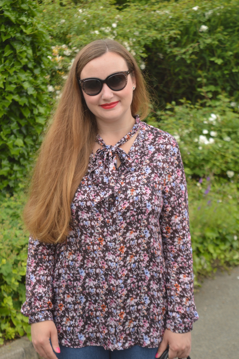 How To Style A Floral Pussy Bow Blouse – JacquardFlower