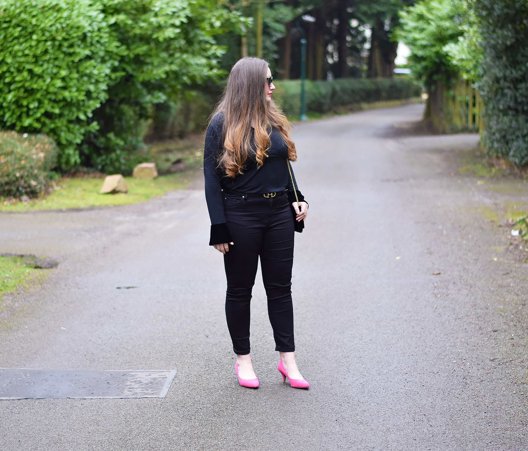 black outfit pink shoes